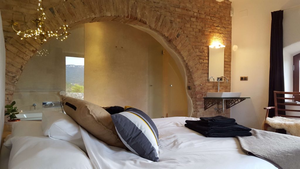 Double room with arch